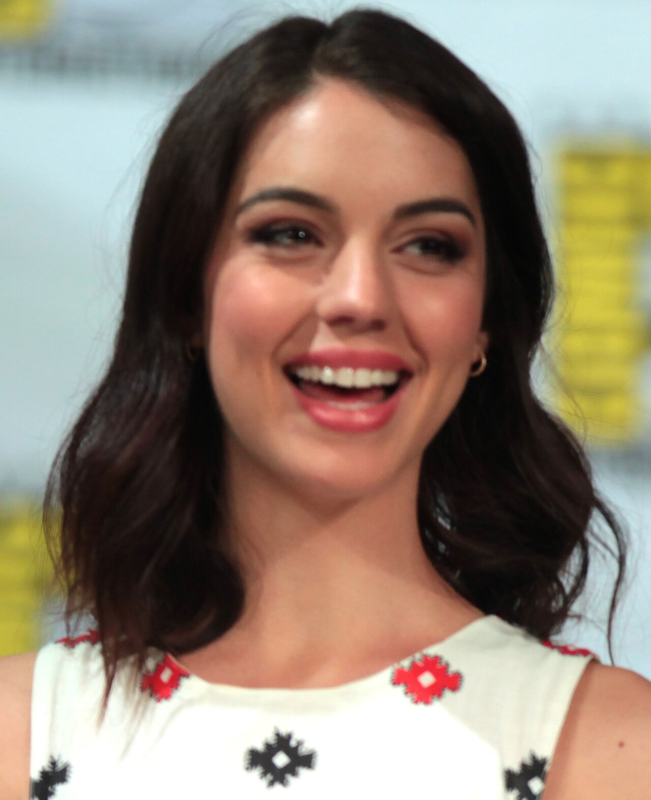 Adelaide Kane som Jules Millin