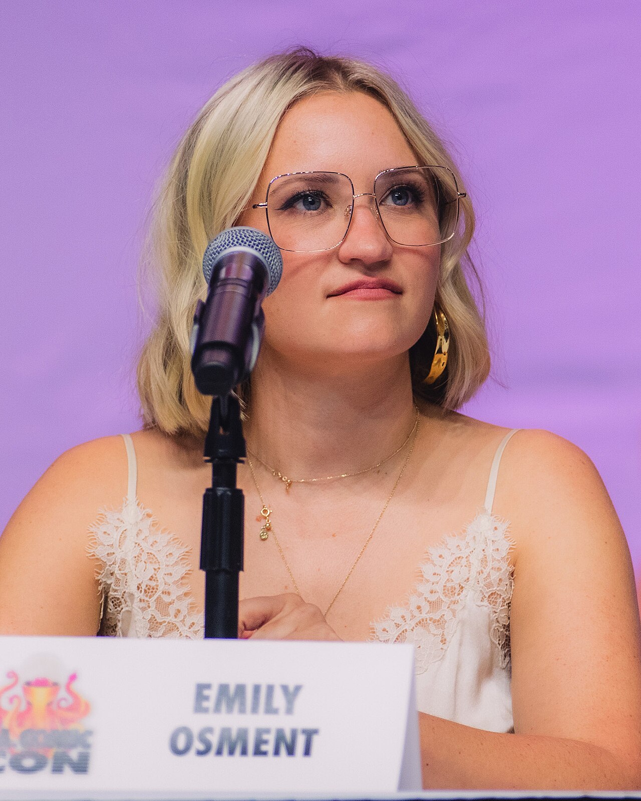 Emily Osment som Mandy McAllister