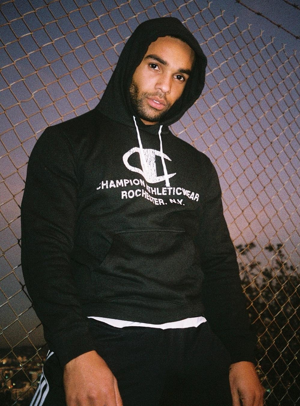 Lucien Laviscount som Alfie