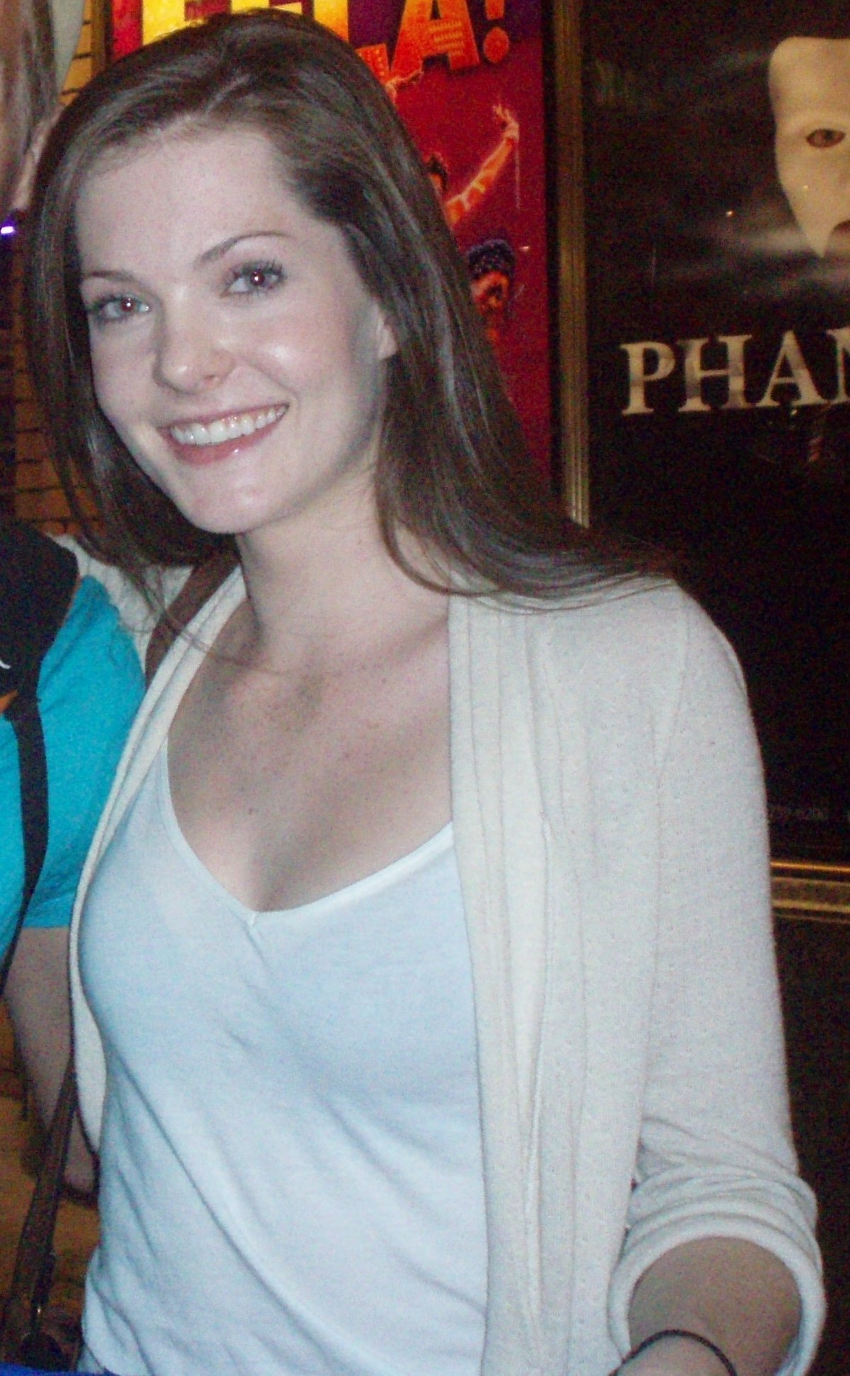 Meghann Fahy som Merritt Monaco
