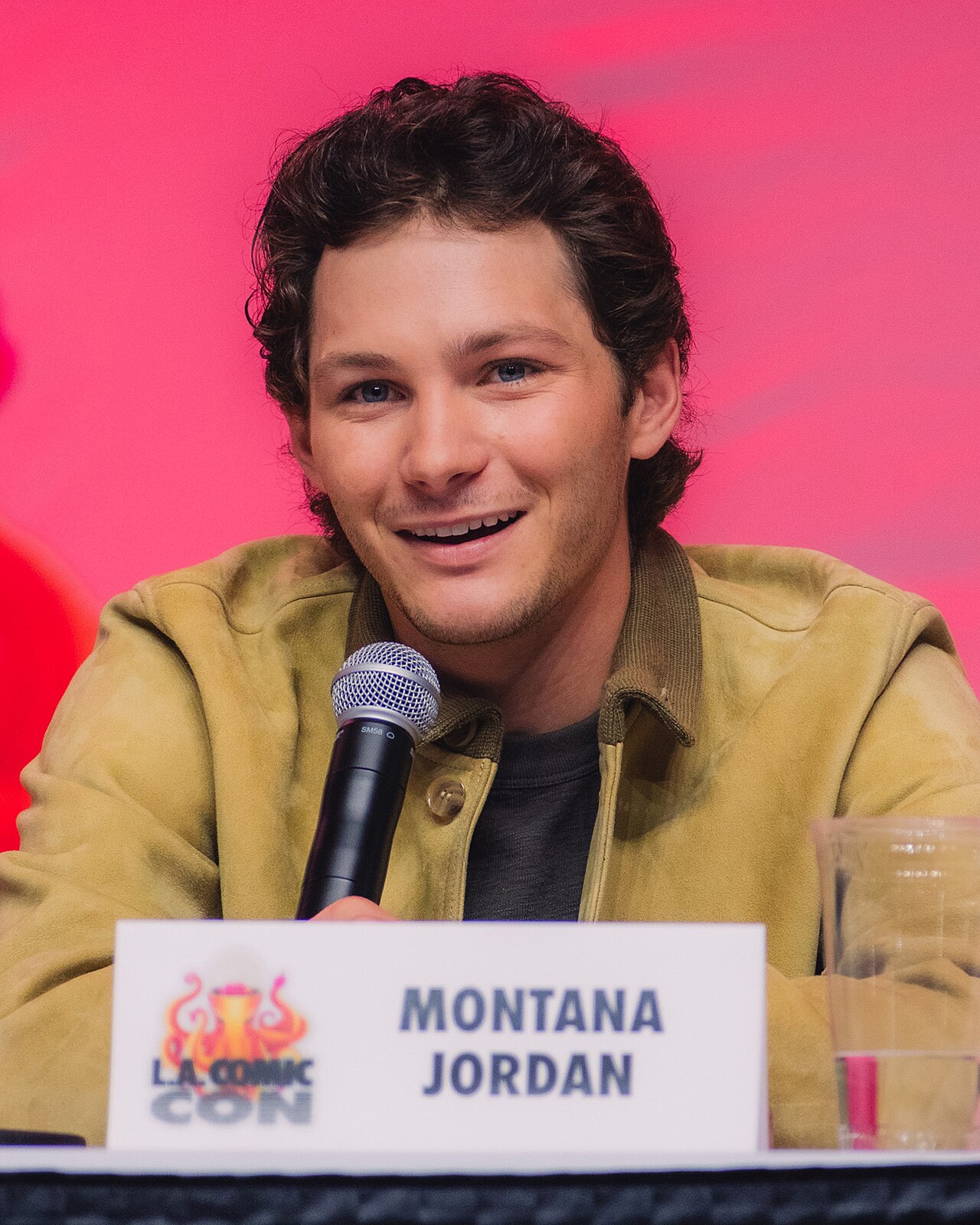 Montana Jordan som Georgie Cooper