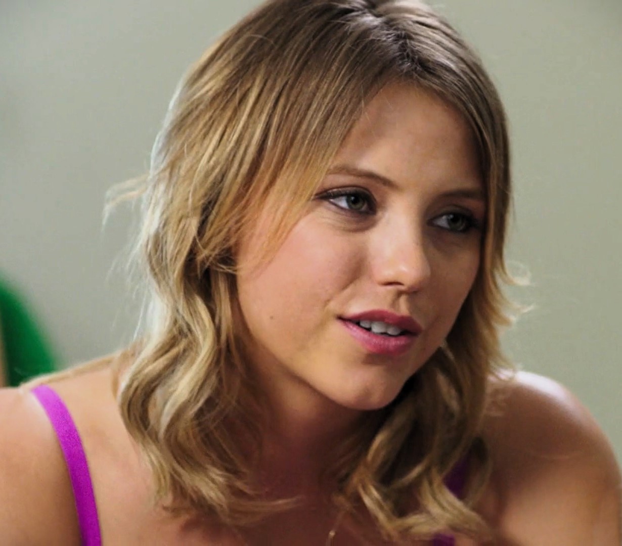 Riley Voelkel som Freya Mikaelson